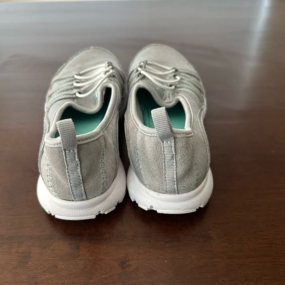 Fila Memory Foam slip on sneakers size 6.5 - Picture 3 of 5